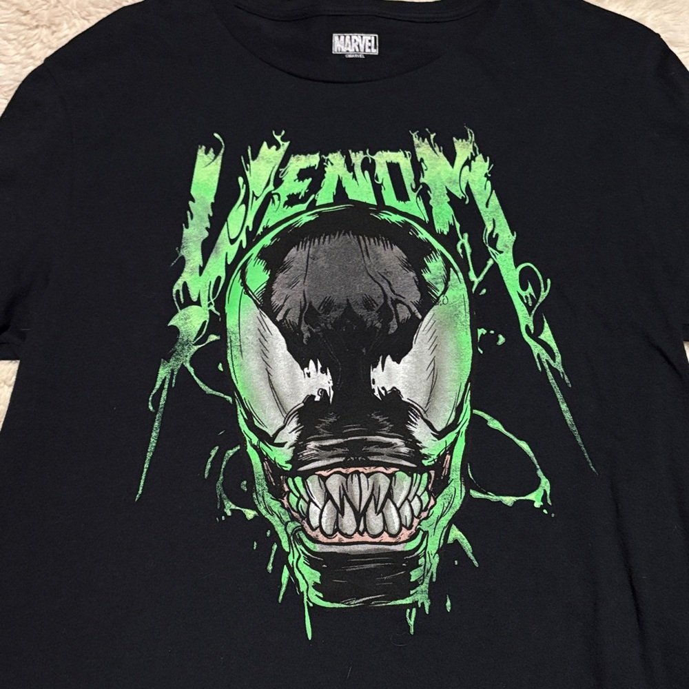 NWOT Marvel Venom Black and Green Graphic Tee